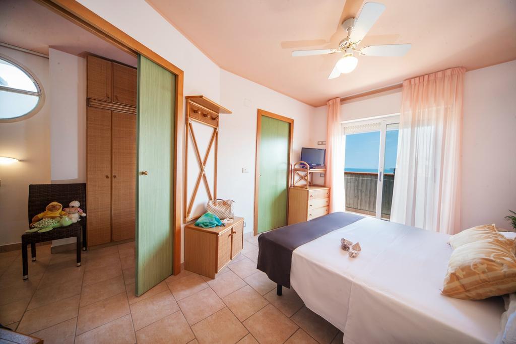Hotel Doge Alba Adriatica Habitación foto