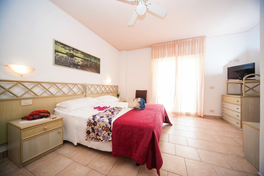 Hotel Doge Alba Adriatica Habitación foto