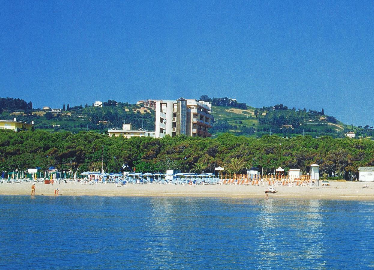 Hotel Doge Alba Adriatica Exterior foto